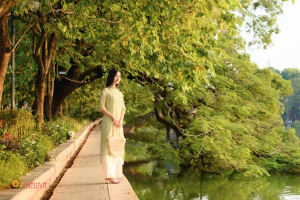 Cảnh mùa thu Hà Nội ở Hồ Gươm