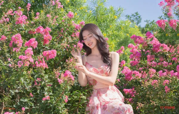 Tạo dáng chụp ảnh khi mặc váy