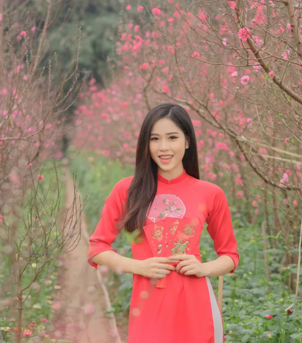 Chụp ảnh áo dài tết cầu nhật tân