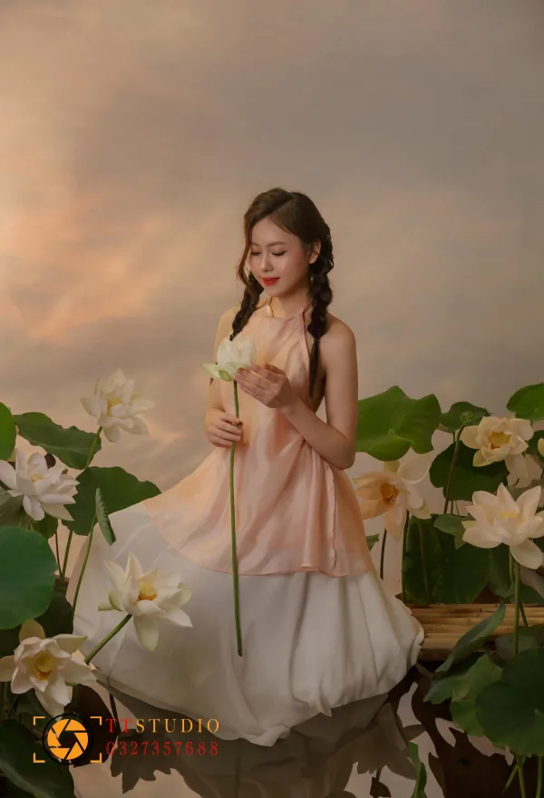 Concept chụp sen Studio