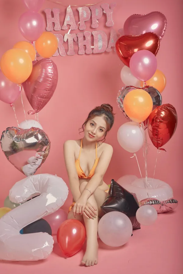 Ảnh concetp sinh nhật bikini