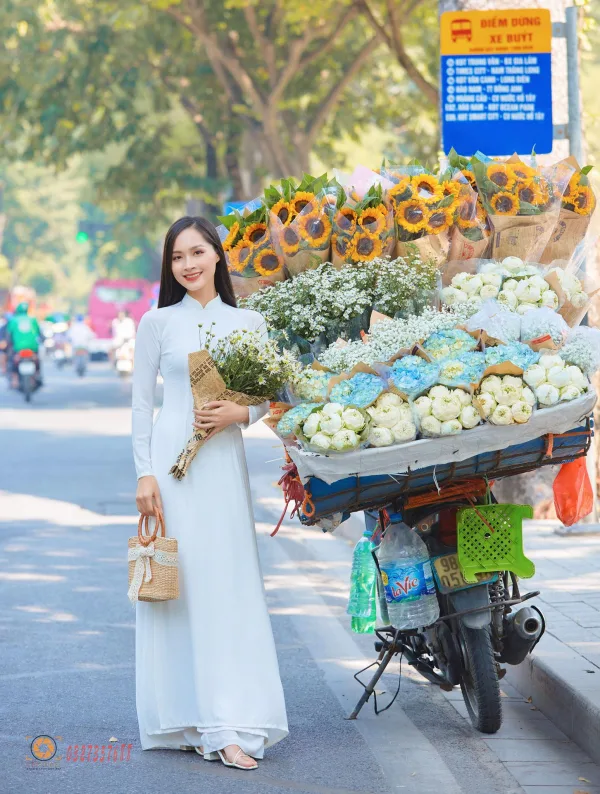 Hình ảnh xe hoa mùa thu Hà Nội