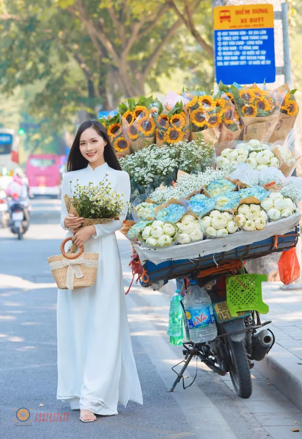 Hình ảnh xe hoa mùa thu Hà Nội