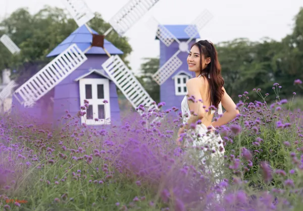 Tạo dáng chụp ảnh khi mặc váy