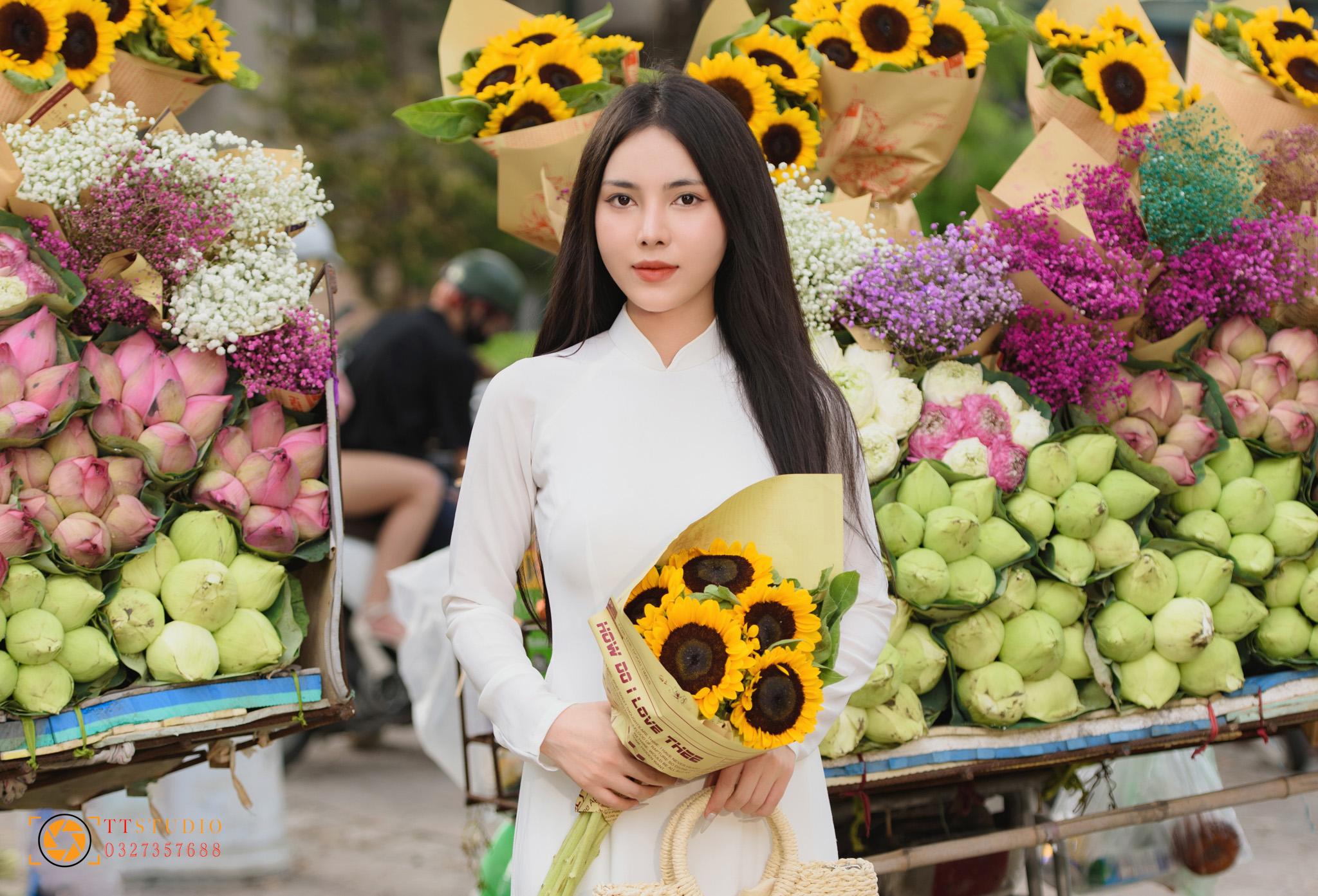 Chụp hình xe hoa ở Hà Nội