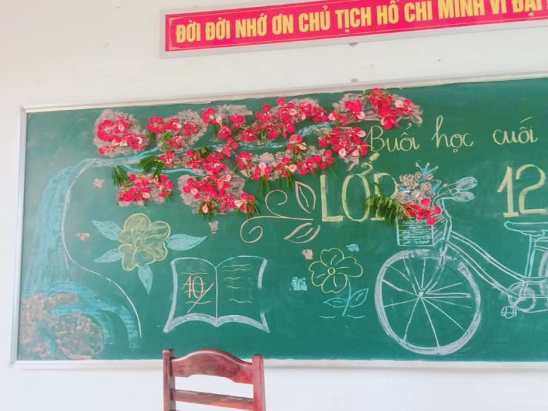 Trang trí bảng lớp là cách thể hiện tình yêu và tôn trọng đến môi trường học đường. Bảng lớp được trang trí đầy tinh tế và thẩm mỹ sẽ là không gian đáng yêu cho các bạn học sinh trải nghiệm kỳ nghỉ hè.